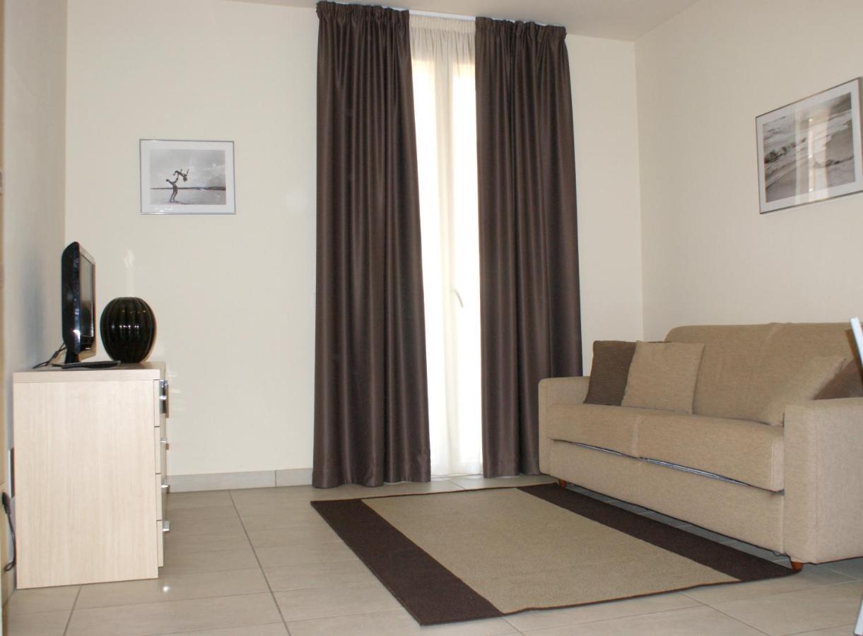 Residence Belmare Римини Экстерьер фото